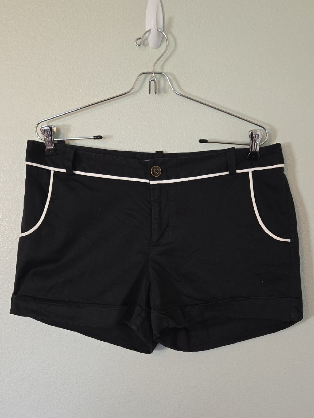 Banana Republic | Black Cotton White Trim 3" Cuffed Shorts Size 12